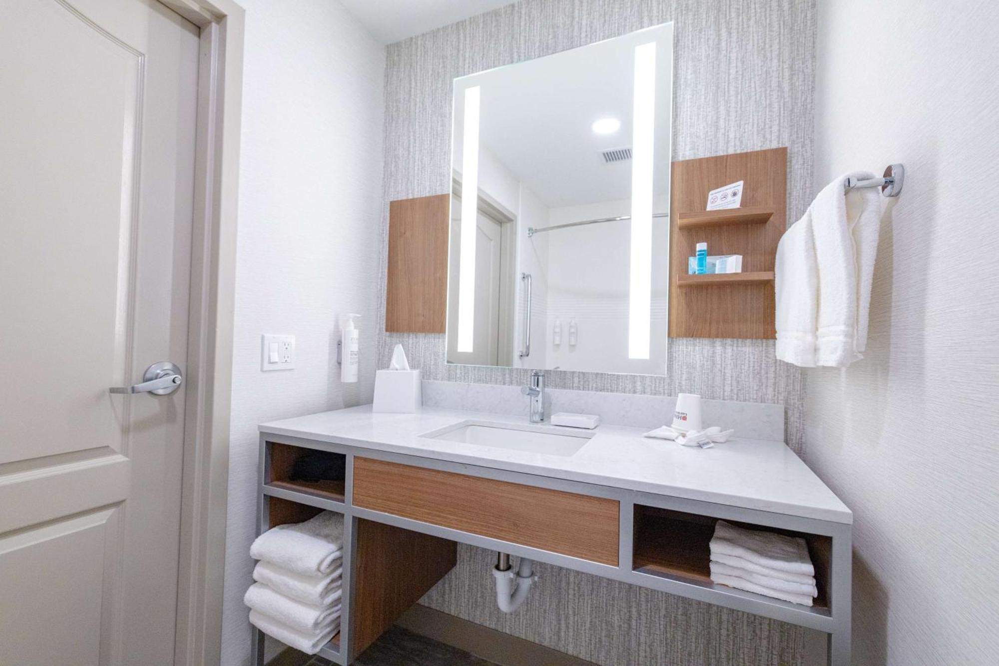 Hilton Garden Inn Lakewood Dış mekan fotoğraf